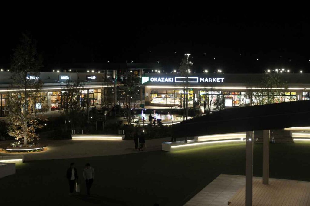 地元の味と多目的広場を組み合わせた「OKAZAKI-MARKET」ゾーン