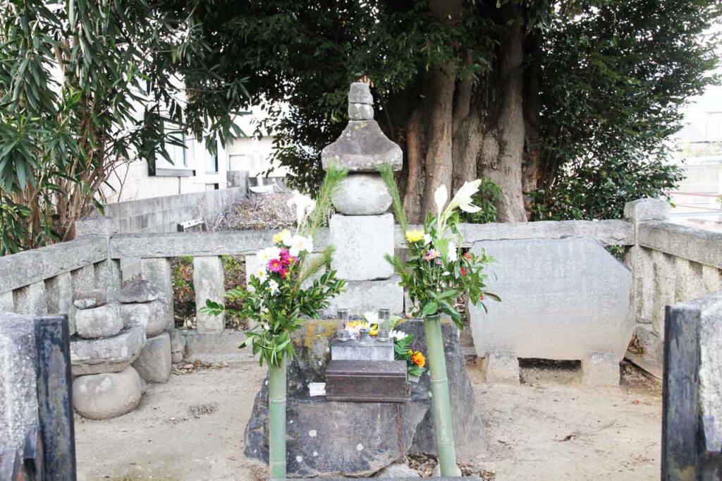 山本勘助の墓(長谷寺)