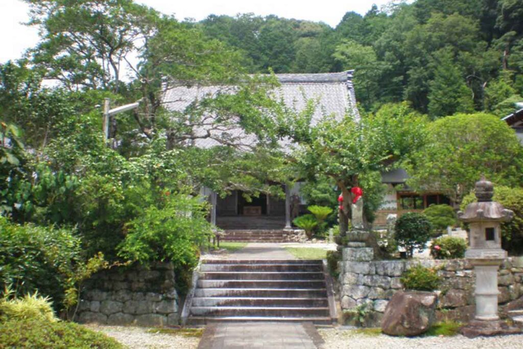 武田勝頼が本陣の敷いた長篠の医王寺