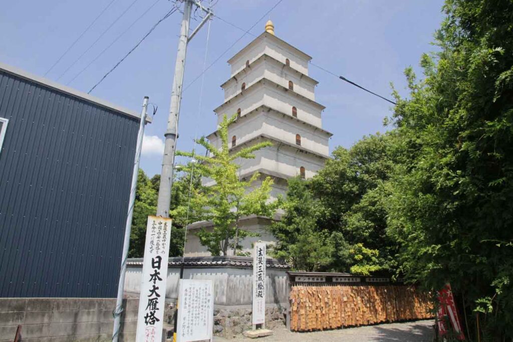 無量寺の日本大雁塔(蒲郡市西浦町)