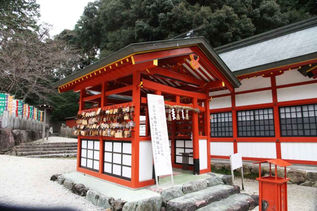 開運招福の鳥居くぐりのできる大縣神社