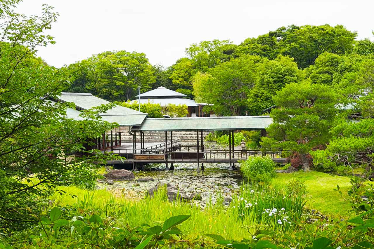 白鳥庭園