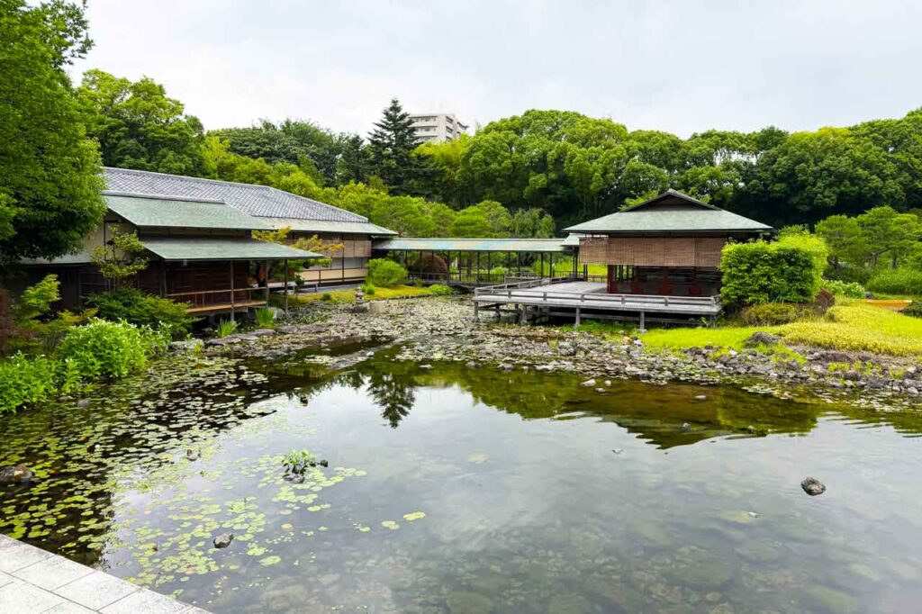 伊勢湾に浮かぶ趣向の茶室「清羽(せいう)亭